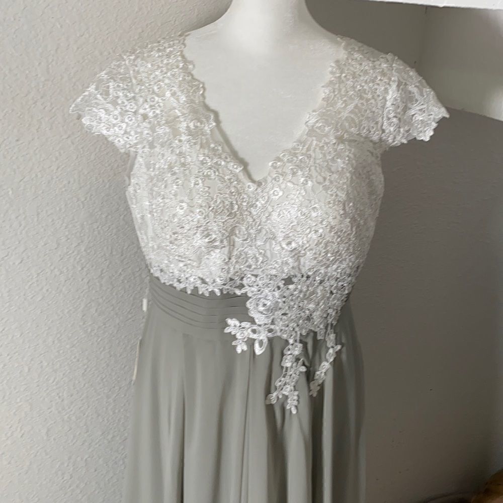 Women’s Ivory Lace Top Chiffon V-Neck with Cap Sleeves Dress Size 12 NWT